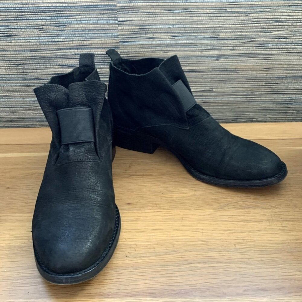 Eileen Fisher Soul Tumbled Nubuck Leather Black Ankle Bootie Classic 7M